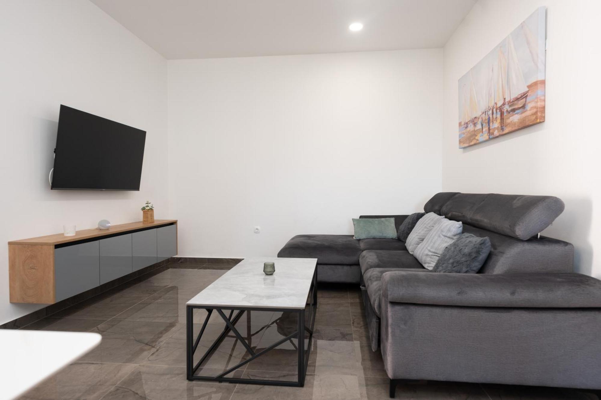 Apartment Mm *