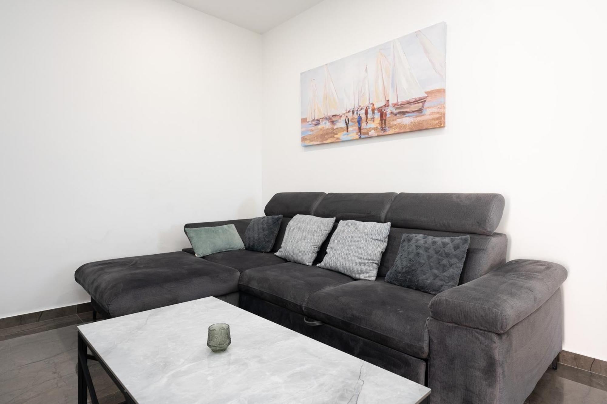 Apartment Mm *